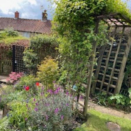 Picturesque Stone Cottage In The Heart Of North Yorkshire Village - Hideaway Cottage Buitenkant foto