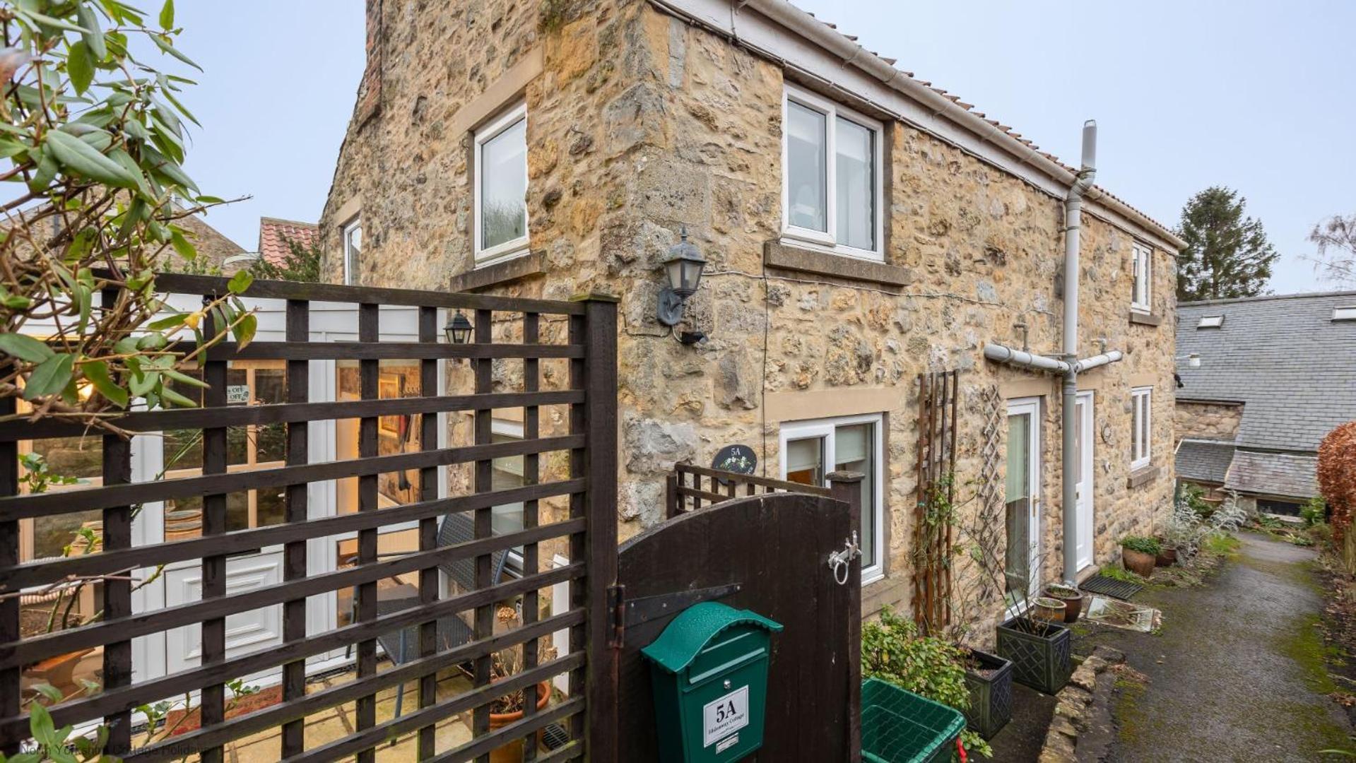 Picturesque Stone Cottage In The Heart Of North Yorkshire Village - Hideaway Cottage Buitenkant foto