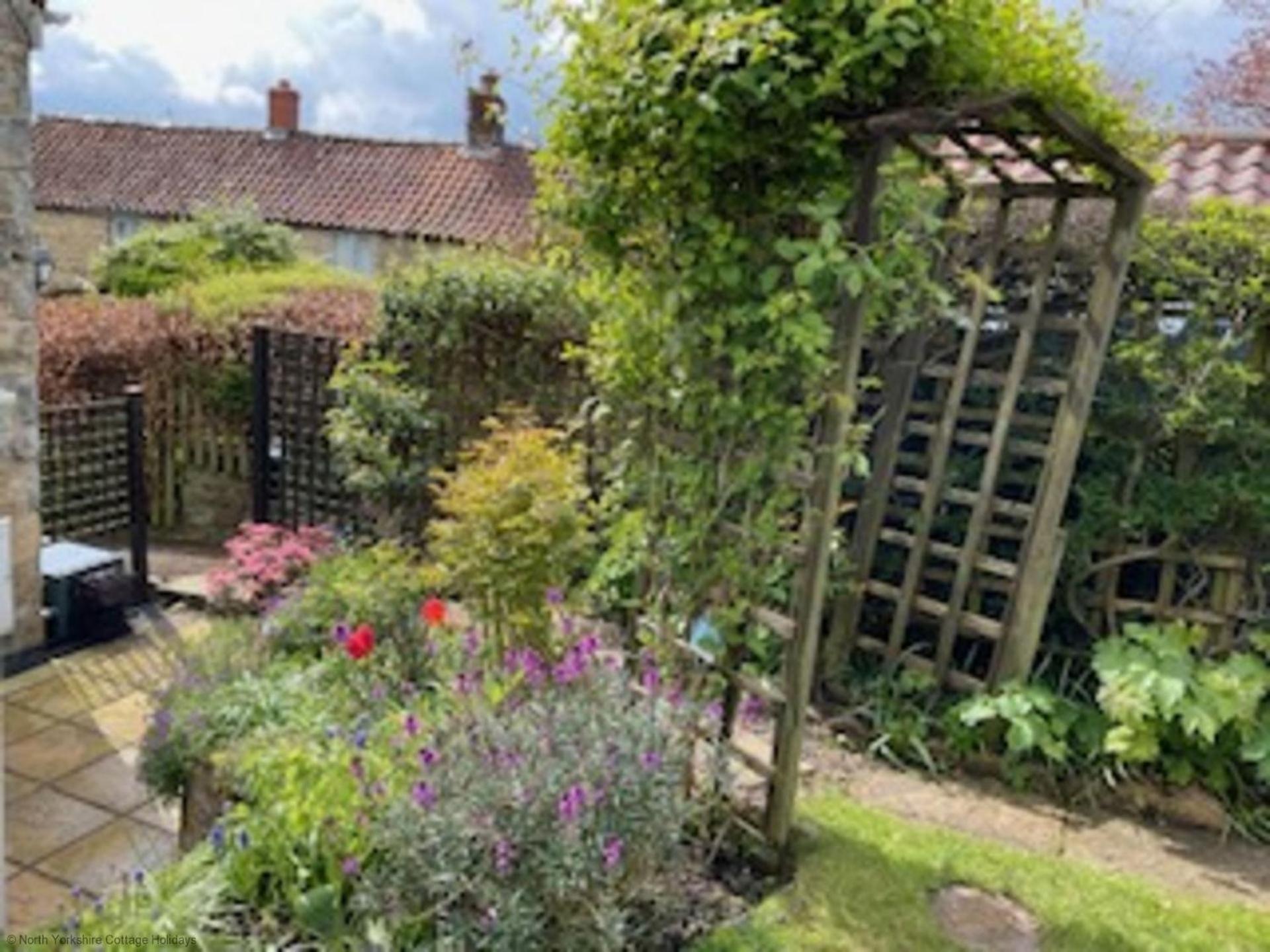 Picturesque Stone Cottage In The Heart Of North Yorkshire Village - Hideaway Cottage Buitenkant foto